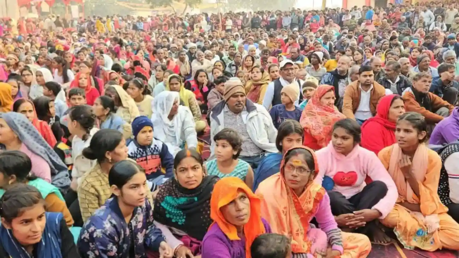 Festive Bhagwat Katha Event with Devotees Grand Bhagwat Katha celebration with Aniruddhacharya Ji and large crowd